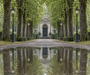 how to use symmetry in composition